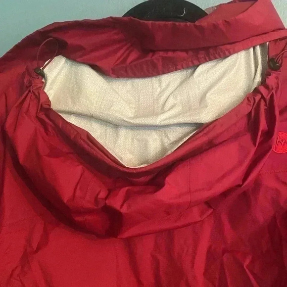 Marmont red rain jacket - medium - note some wear inside - lots of pockets - Picture 12 of 12